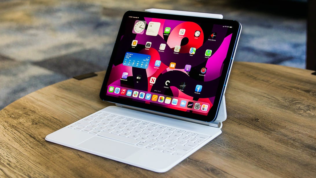 iPad Air 2022 with Apple's Magic Keyboard