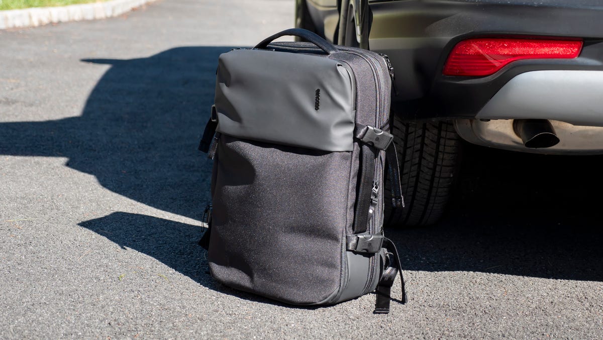 incase-arc-travel-pack-01