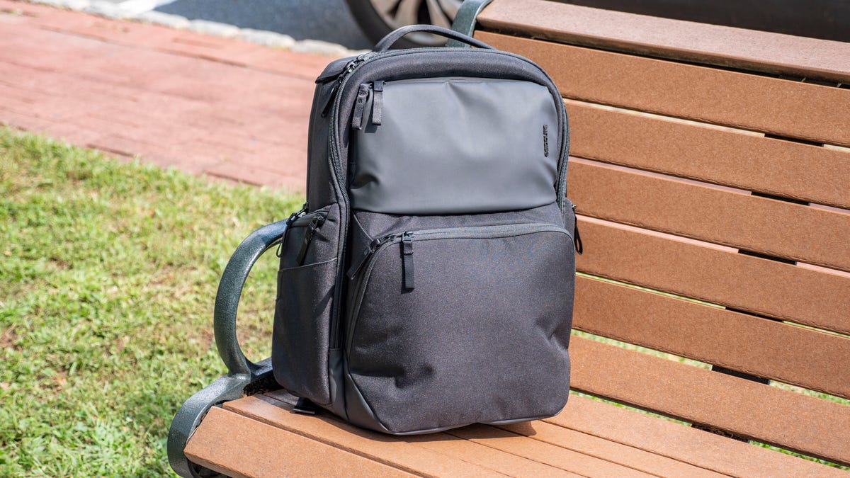 incase-arc-commuter-pack-01