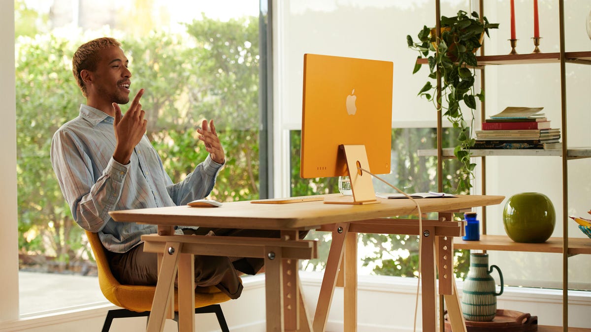 apple-new-imac-spring21-lifestyle01-04202021-big-carousel-jpg-large-2x